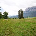 Das sagenumwobene Schnaggenkreuz mit dem Schlern im Hintergrund