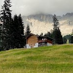 Wandern am Fuße des Rosengarten