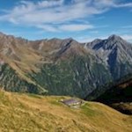 Inmitten einer imposanten Natur liegt die entlegene Aschila-Alm