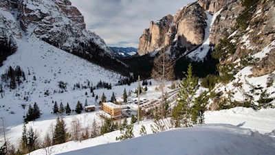 Rückwärtsgewandter Blick auf das nunmehr tiefer liegende Pederü