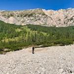 Hinter uns erhebt sich der Pares