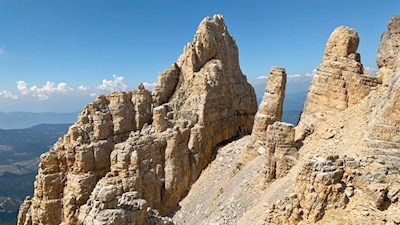 Das Rifugio Torre di Pisa ist nach dem schiefen Felsturm nahe der Hütte benannt
