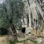 Si-dice-che-i-giganti-abbiano-bevuto-dalle-marmitte-dei-giganti-le-pentole-dei-giganti