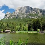 Völser Weiher mit dem Schlern im Hintergrund
