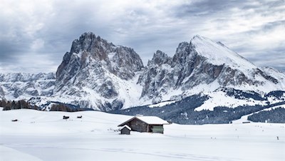 Vor der verträumten Kulisse des Lang- und Plattkofel zur Sanon Hütte