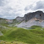 Der Fosses See ist in eine grüne Mulde gebettet