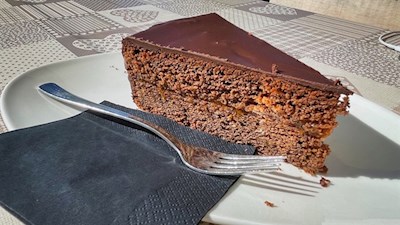 Auch Kuchenliebhaber kommen in der Petersberger Leger Alm auf ihre Kosten