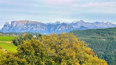 Unser Blick fällt auf den Schlern und den Rosengarten