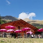 Die Messnerhütte mit ihrer sonnenverwöhnten Terrasse