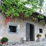 Wertvolle Fresken schmücken das Westportal der Kirche von St. Cyrill