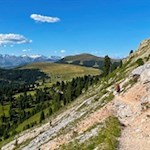 Auf dem Höhenweg unterhalb des Peitler zur Almhütte Sot Pütia