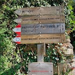 Am Tiroler Kreuz beginnt der Wanderweg zu den Muthöfen 