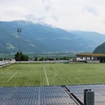 Der Rablander Waalweg nimmt nahe dem Sportplatz seinen Anfang