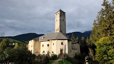 Schloss Welsperg am Eingang ins Gsieser Tal