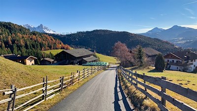 Teile des Planetenwegs folgen asphaltierten Sträßchen