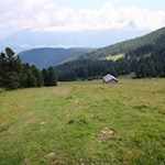 Durch aussichtsreiche Weidewiesen zurück nach Barbian