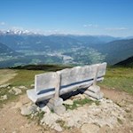 Auf dem Astjoch laden Aussichtsbänke zum Verweilen ein
