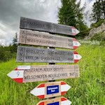 Der Weg Nr. 9 in Richtung Vajolonpass führt zum Parkplatz Kaiserstein