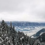 Atemberaubender Blick auf den winterlichen Brixner Talkessel