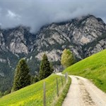 Vor der Kulisse des Mittagskofel zur Untertrumpedeller Schwaige