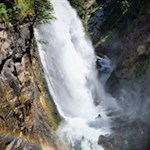 Mit-einer-unglaublichen-Wucht-stürzt-der-dritte-Reinbach-Wasserfall-42-m-in-die-Tiefe