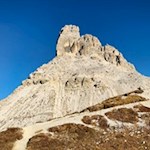 Le Tre Cime di Lavaredo si ergono di fronte a noi