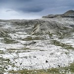 Die Umgebung ähnelt einer Mondlanschaft