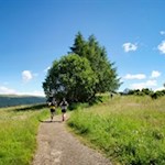 Von Compatsch folgt man zunächst dem Weg Nr. 30