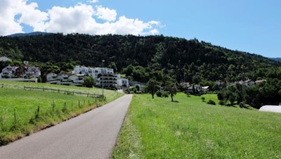Die Köstlaner Straße führt zur Karlspromenade