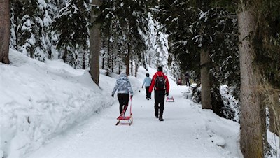 Auf dem Weg zur nahen Rodelbahn