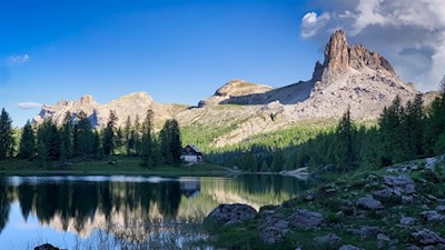 Croda da Lago moutain hut on Lago Federa lake