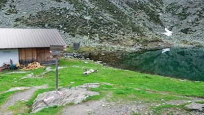 Von der Tiefrastenhütte kann man auf die Eidechsspitze, die Hochgrubbachspitze und die Kempspitze weiterwandern