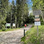 Am Beginn der Wanderung zur Messnerjoch Hütte 