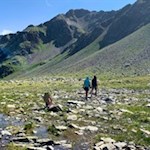 Über kleine Wasserläufe in Richtung Rote Wand