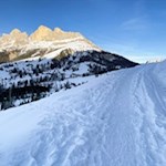 Die Winterwanderung zum Mitterleger öffnet malerische Ausblicke auf den Rosengarten