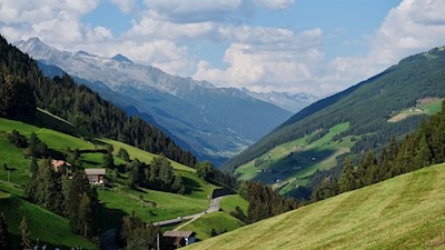 Bereits während des Anstiegs zur Busegge Alm öffnen sich schöne Ausblicke