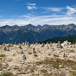 Zahlreiche Stoanamandln schmücken den Gipfel des Stoanamandl