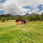 Inmitten idyllischer Wiesen lädt die Stumpfalm zu Tisch