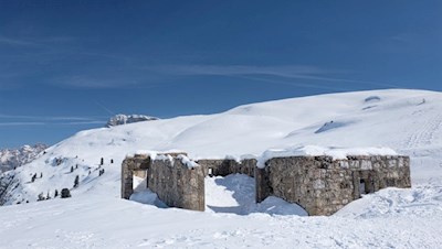 Auf dem Strudelkopfsattel hat eine Festungsanlage aus dem Ersten Weltkrieg die Zeiten überdauert