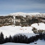 Neben uns erhebt sich der Pares