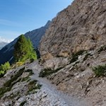Auf schmalen Pfaden in Richtung Drei-Zinnen-Hütte