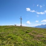 Nur mehr wenige Meter trennen uns vom Gipfelkreuz des Großen Rosskopfes