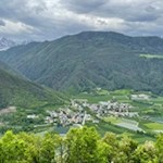 Ausblick auf Albeins und die dahinter aufragenden Geisler