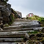 Der Anstieg auf den Rammelstein ist teils mit Seilen gesichert