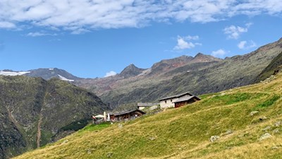 Aglsalm vor der Kulisse des Becher und des Wilden Freigers