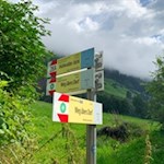Beim Mühlwalder Stausee zweigt der Weg zur Weizgruberalm ab