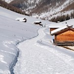 Im kaum merklichen Anstieg schlängelt sich der Winterwanderweg durch das Altfasstal
