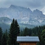 Vista sulle Dolomiti d'Ampezzo durante la salita alla Malga Maraia