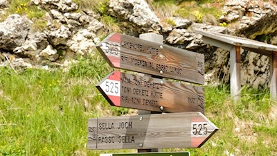 Auf dem Weg Nr. 525 zur Toni Demetz Hütte