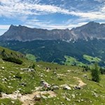 Durch aussichtsreiche Wiesen auf den Para dai Giai